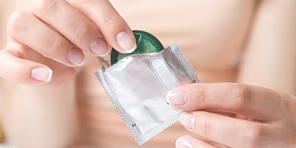 Sử dụng biện pháp an toàn khi quan hệ tình dục để tránh lây nhiễm viêm gan C