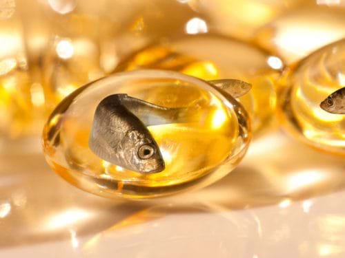 Cá hồi, cá ngừ và dầu hạt lanh chứa các axit béo rất tốt cho gan