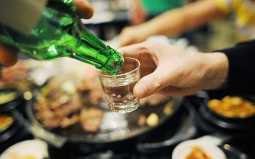 Uống quá nhiều rượu sẽ khiến các tế bào gan của bạn bị tổn thương