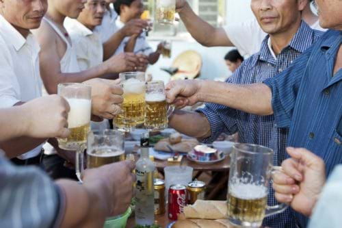 Lạm dụng rượu bia là một trong những nguyên nhân gây các bệnh về gan
